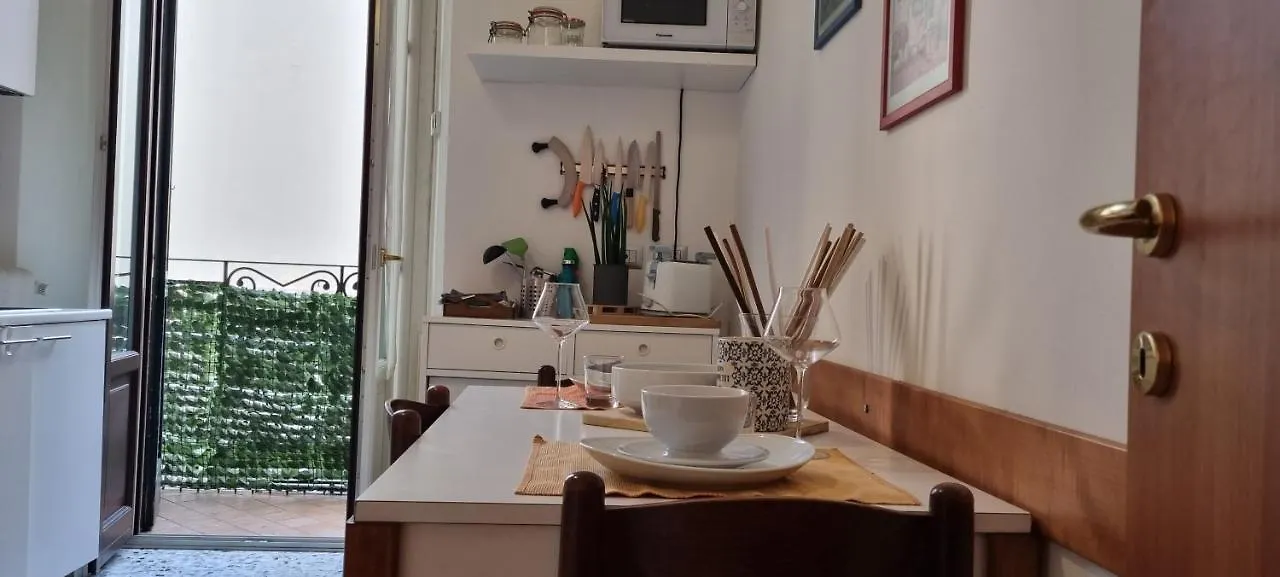 Altido Homey Flat With Balcony In Historical Centre Milan